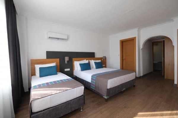 Deluxe Family Room 4