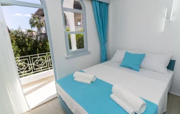 Deluxe Oda Balkonlu Bahçe veya Havuz Manzaralı  2