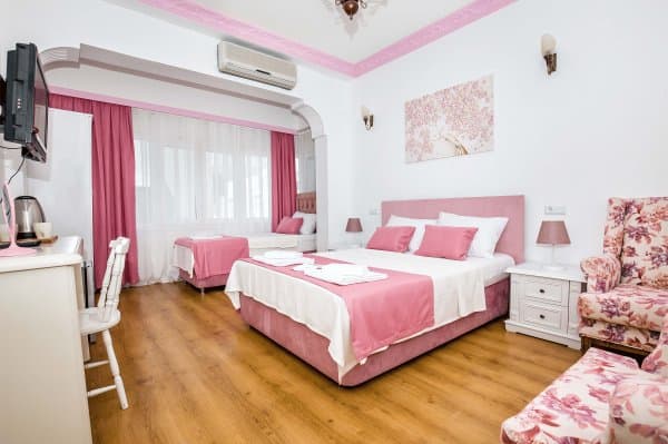 Deluxe Üç Kişilik Oda 1