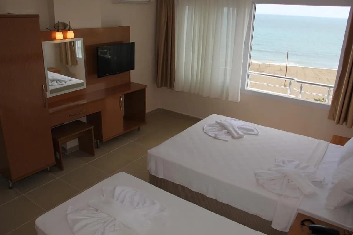 Dört Kişilik Deniz Manzaralı 1