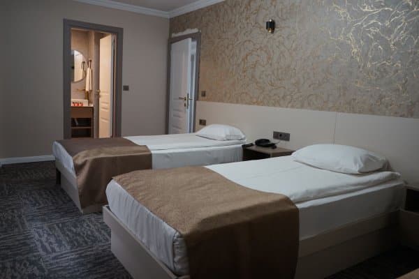 Triple,Şehir Manzaralı 1