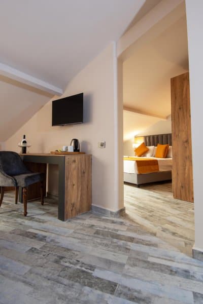 Ekonomik Çatı Katı Aile Odası 1