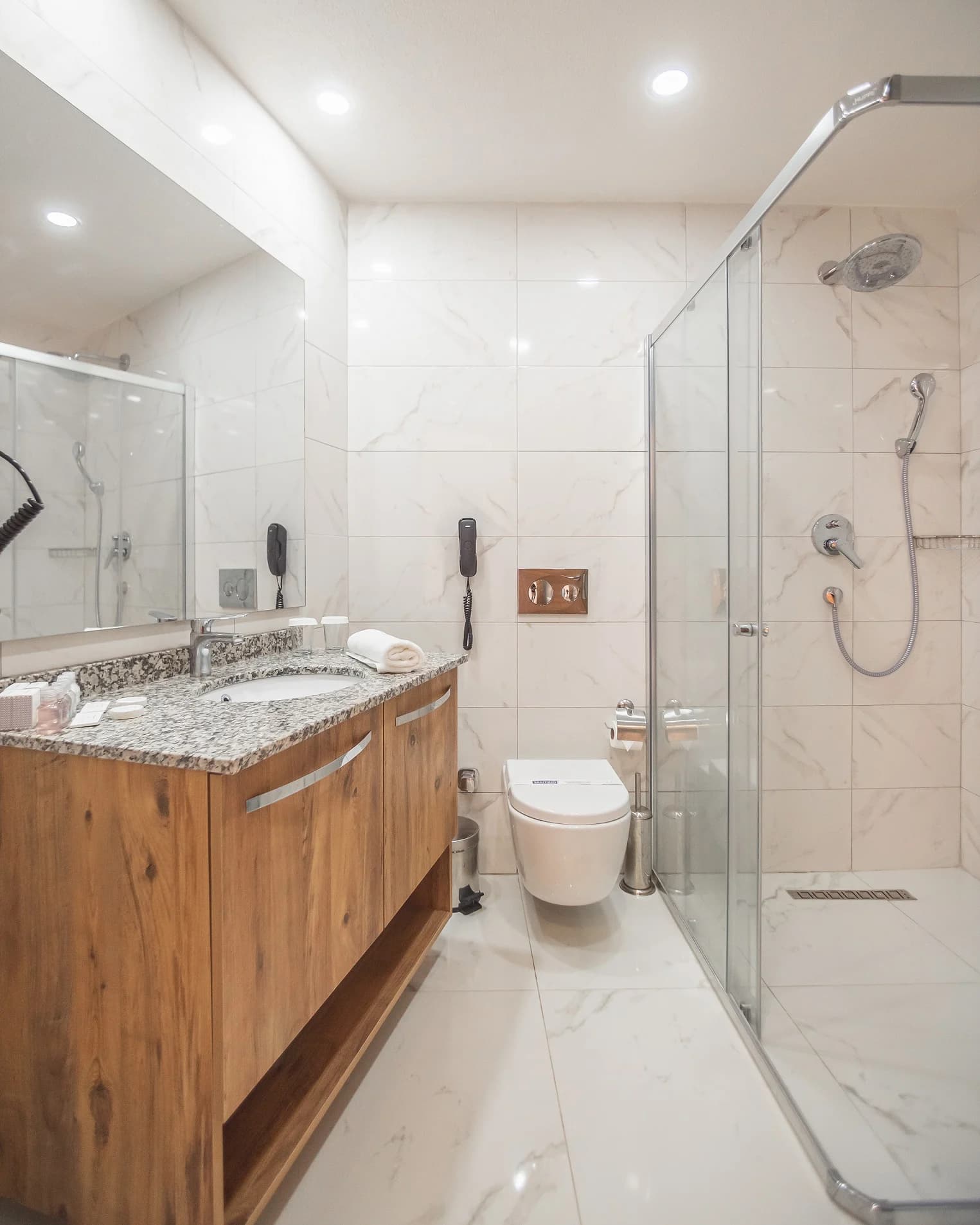 Ekonomik Çatı Katı Aile Odası 4