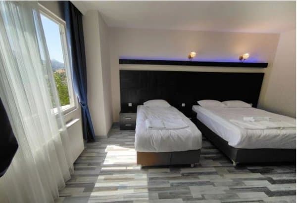 Kaplıca Manzaralı 3 Kişilik Oda 2