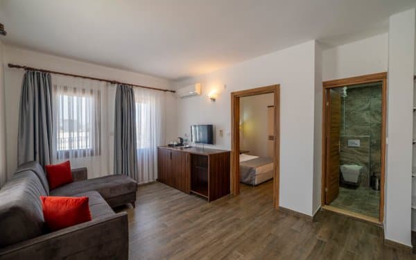 Superior Suit Balkonlu Deniz Manzaralı 1+1 2