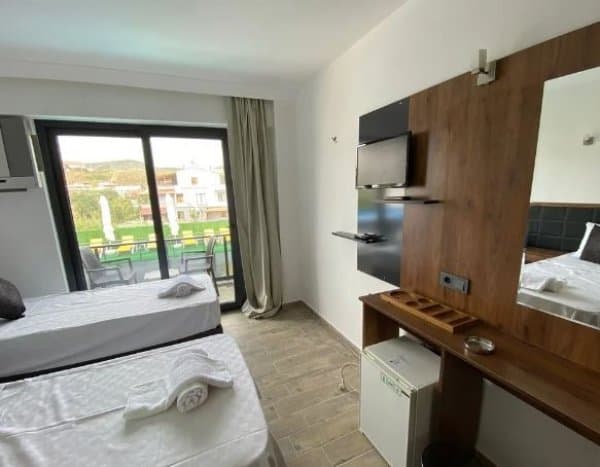 Aile Odası Havuz Manzaralı 1