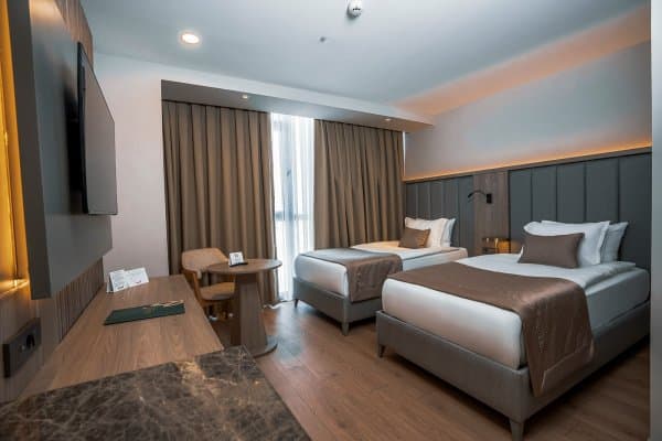 Standart Havuz Manzaralı Oda 1