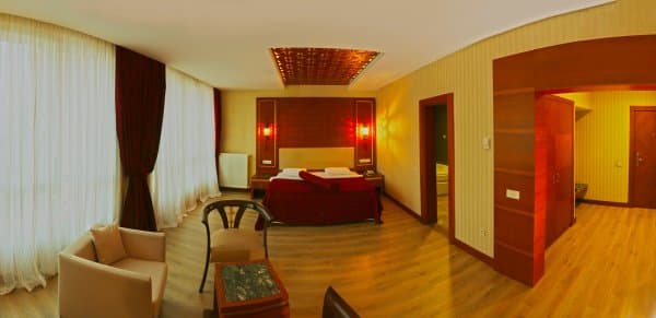 Balkonlu Köşe Suit Oda 3