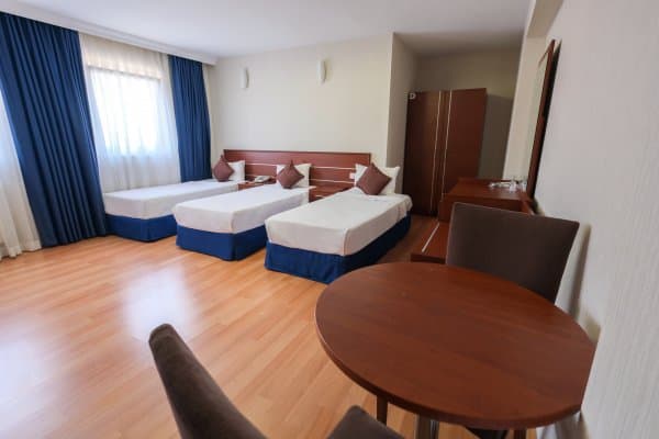 Triple Bed Room-Üç Ayrı Yataklı Oda 2