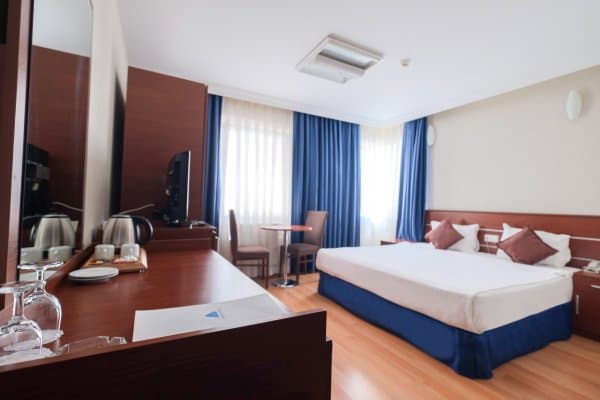 French Bed Room-Büyük Tek Yataklı oda 3