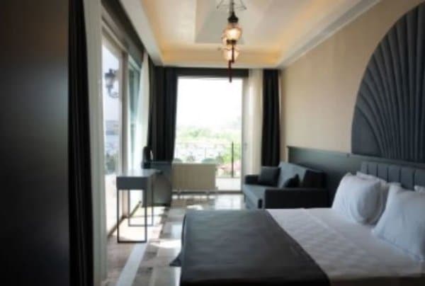 Balkonlu Köşe Deluxe Oda 2