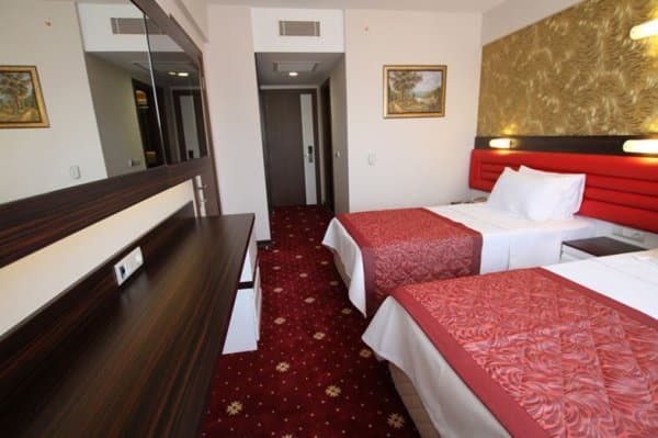 İptal Edilemez Family Suit Kara Manzaralı 1