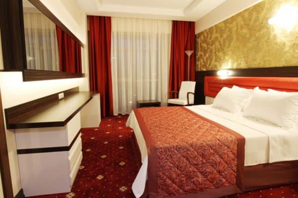 İptal Edilemez Family Suit Kara Manzaralı 2