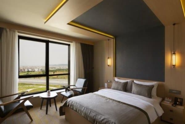 Deluxe Deniz ve Şehir Manzaralı Oda	 2