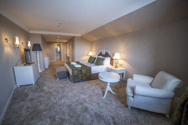 Senior Suit Pist Manzaralı 1