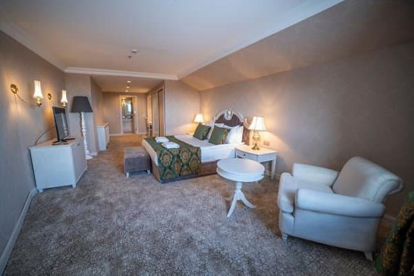 Senior Suit Pist Manzaralı 2