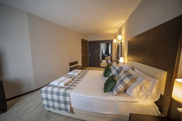 Deluxe Junior Suit 1