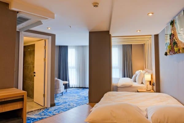 King Suit Jakuzili Deniz Manzaralı Oda 1