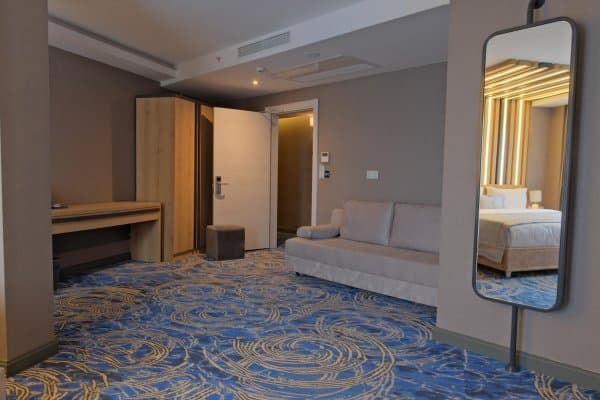 King Suit Jakuzili Deniz Manzaralı Oda 2