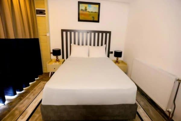 Superior French Bed Lake View Room	 3