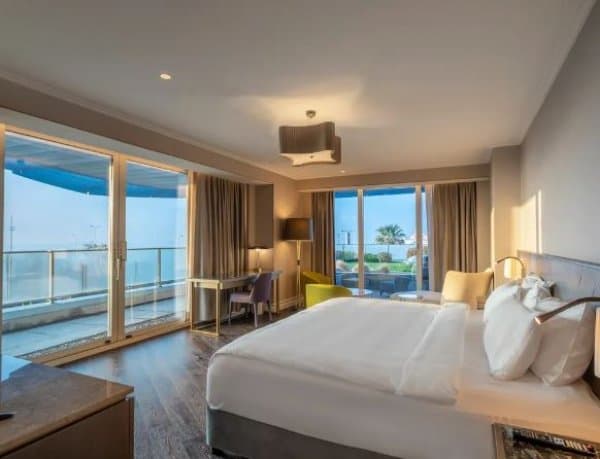 Junior Suite Room with Balcony - Garden View 2