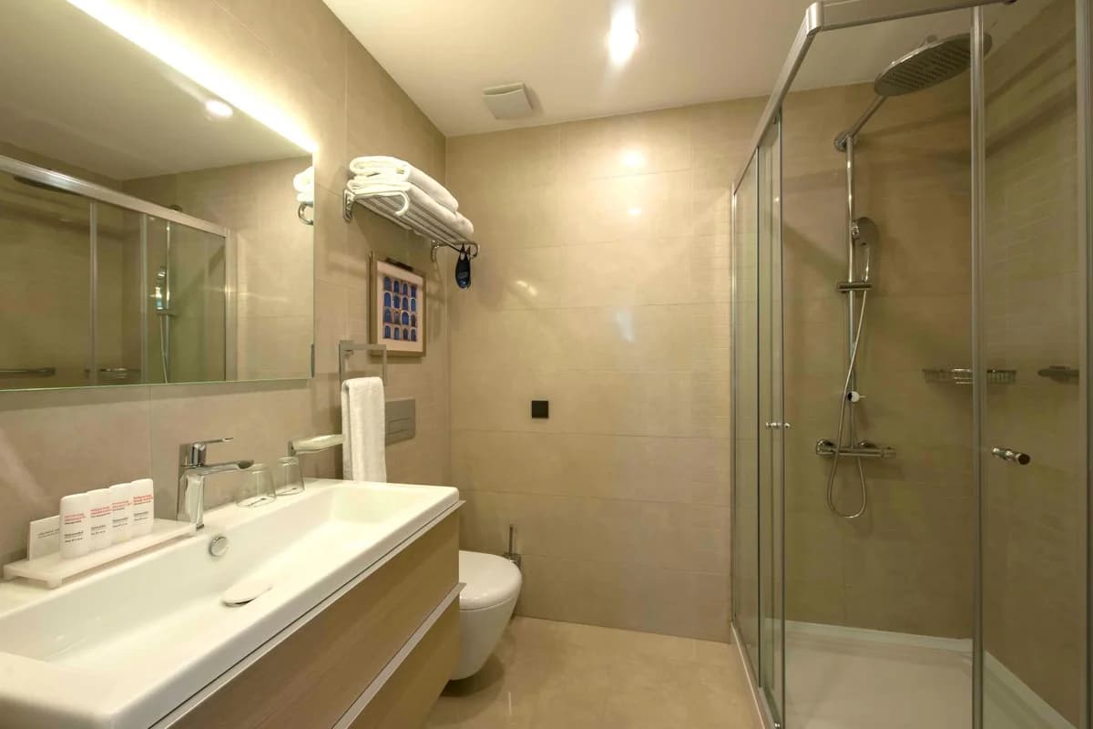 2 Bedroom Apartment with Balcony 4