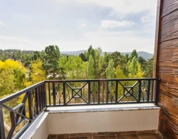 Royal Residence King Room City View 3