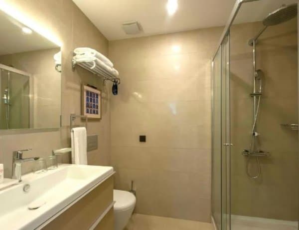 2 Bedroom Superior Apartment with Terrace 4