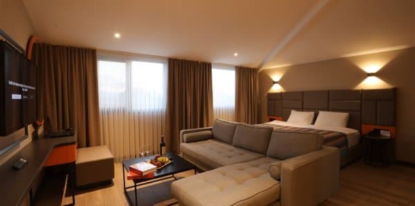 Jakuzili King Suit 1