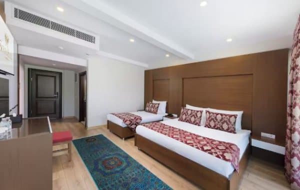 DELUXE FAMILY SUITE 2