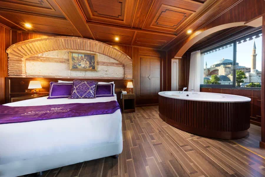 KING SUITE WITH ST.SOPHIA VIEW & SEA VIEW 4