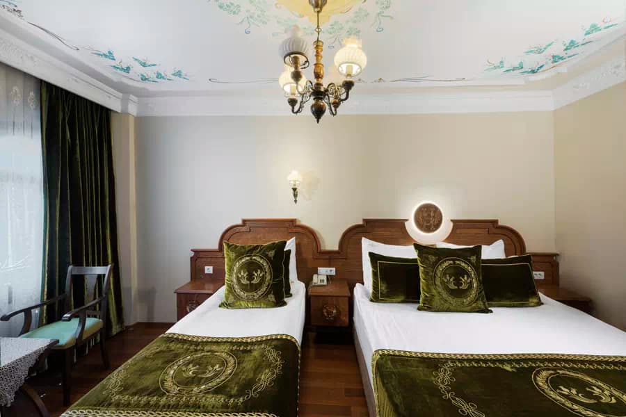 SUPERIOR TRIPLE ROOM 2