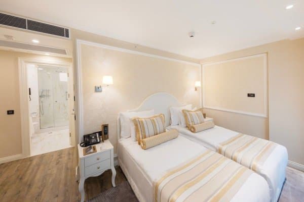 Superior Twin Room	 1