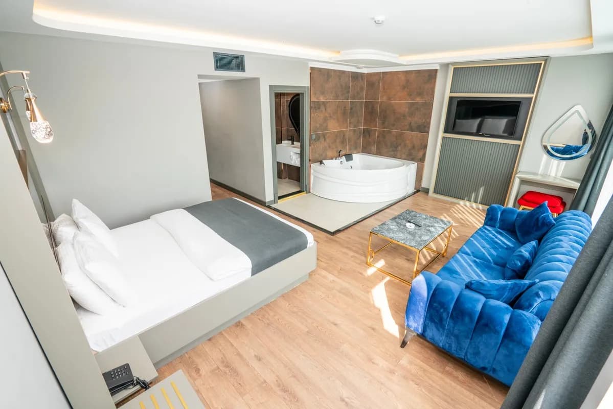 Jakuzili Deluxe Oda 1