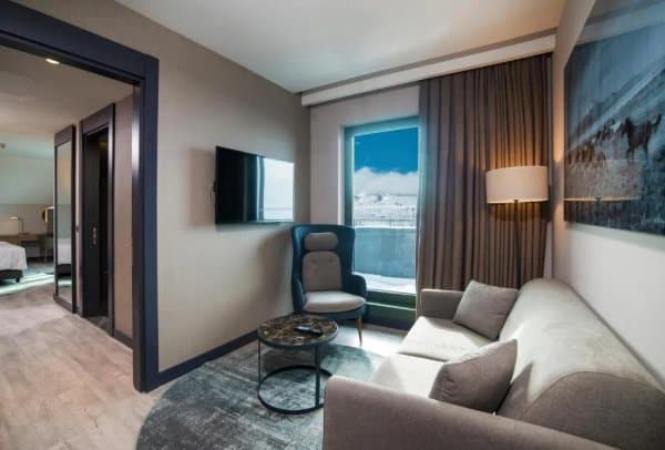 Junior Suite - Mountain View - Balcony 400 3