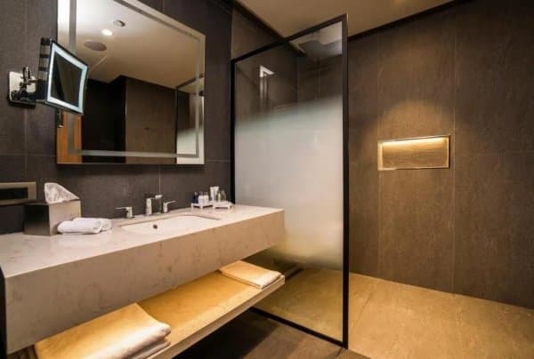 Standard Room- Balcony 4