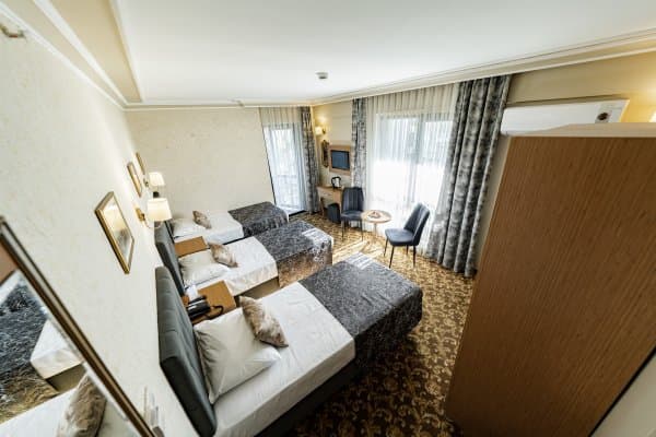 Standart Şehir Manzaralı Balkonlu Triple Oda 2