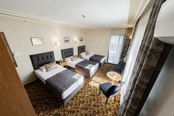 Standart Şehir Manzaralı Balkonlu Triple Oda 1