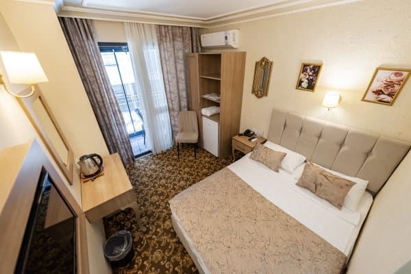 Standart Şehir Manzaralı Balkonlu Double Yataklı Oda 2