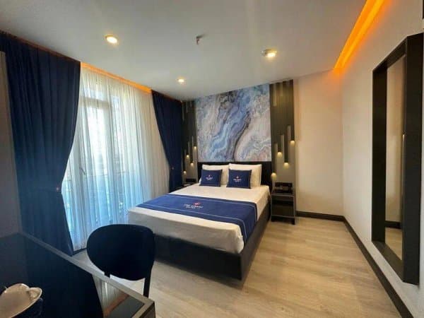 Deluxe Double or Twin Room 3