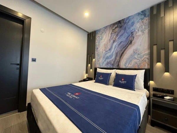 Deluxe Double or Twin Room 1