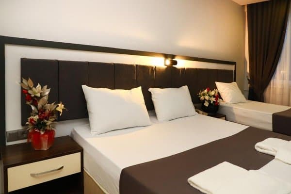 Deniz Manzaralı Üç Kişilik Oda  2