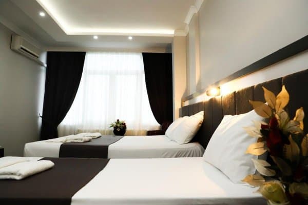 Deniz Manzaralı Üç Kişilik Oda  3