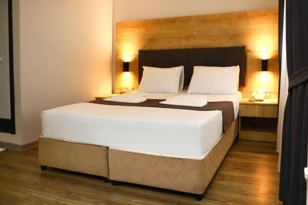 Kara Manzaralı Çift Kişilik Oda  1