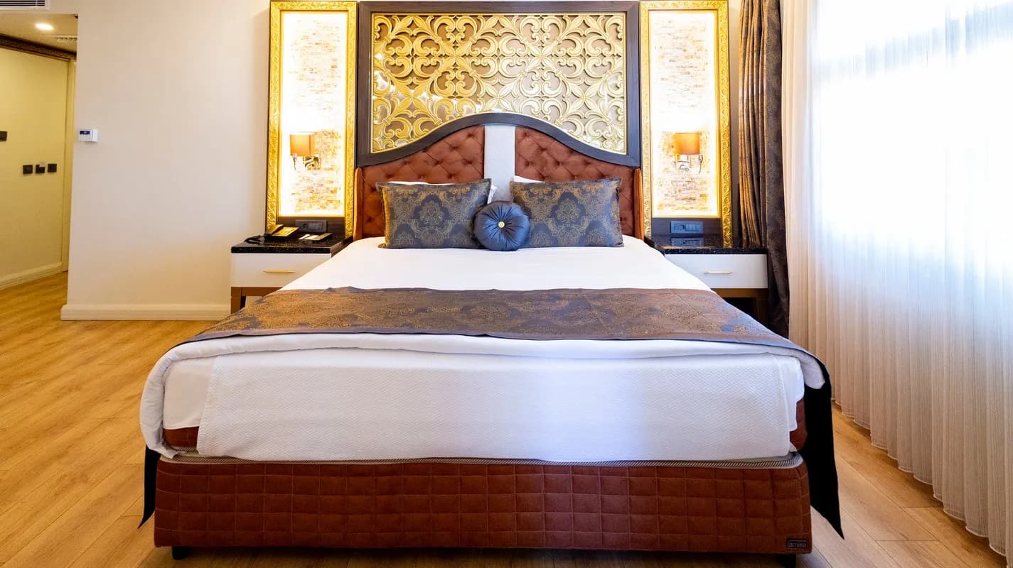 Deluxe Tek Büyük Yataklı 2