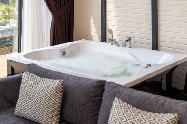 Premium - Deluxe Bungalov 2+1(Korunaklı Bahçe İçinde Isıtmalı Özel Havuz ve Odada Jakuzi) 3