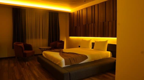 Jakuzili Suit Oda  1