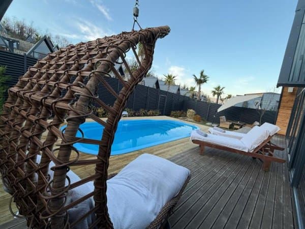 1+1 Superior Havuzlu Oda 1