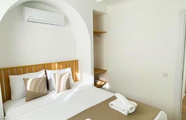 1+1 Suite Üst Kat Havuz veya Bahçe Manzaralı Oda 1