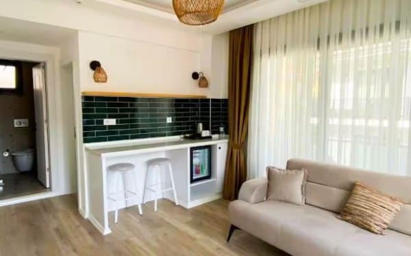 1+1 Suite Üst Kat Havuz veya Bahçe Manzaralı Oda 3